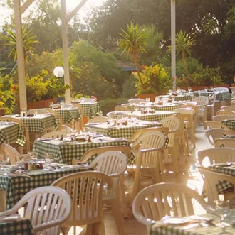 Ресторан на террасе отеля Marina Hotel Agia Napa 3*  (Marina Hotel Agia Napa)