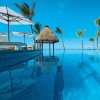 Бассейн отеля Ambre Resort Mauritius 4*  (Амбре Резорт Маврикий)