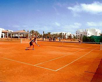 Теннисный корт отеля Vincci Djerba Resort 4*  (Vincci Djerba Resort)