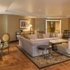 Территория отеля Sheraton Abu Dhabi  Hotel & Resort 5*  (Шератон Абу Даби Хотел Энд Резорт)
