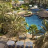 Территория отеля Sheraton Abu Dhabi  Hotel & Resort 5*  (Шератон Абу Даби Хотел Энд Резорт)