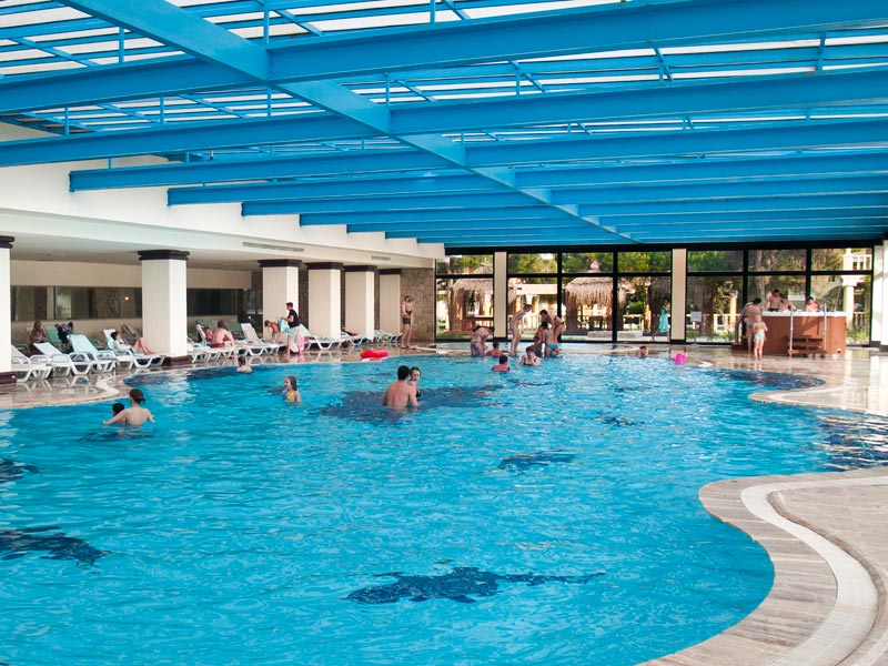 Крытый бассейн отеля Cesars Temple De Luxe Hotel 5*  (Отель Цезарь Темпл Де Люкс)