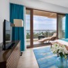   Aloha Oceanfront Suite Resort 5*  ( )
