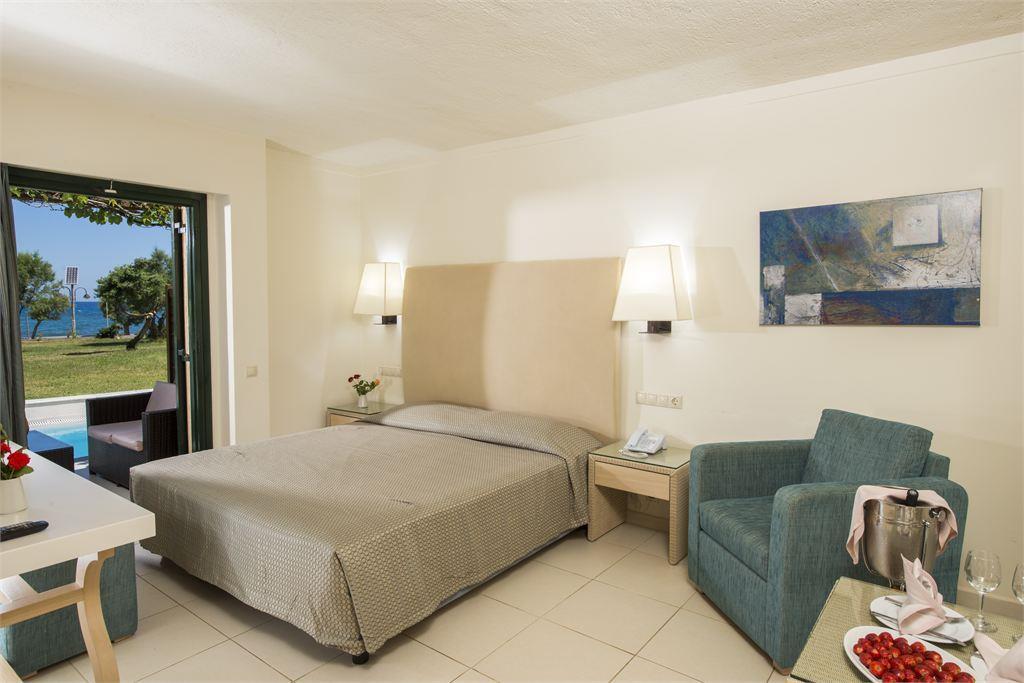 Zorbas Village & Aquapark 4*