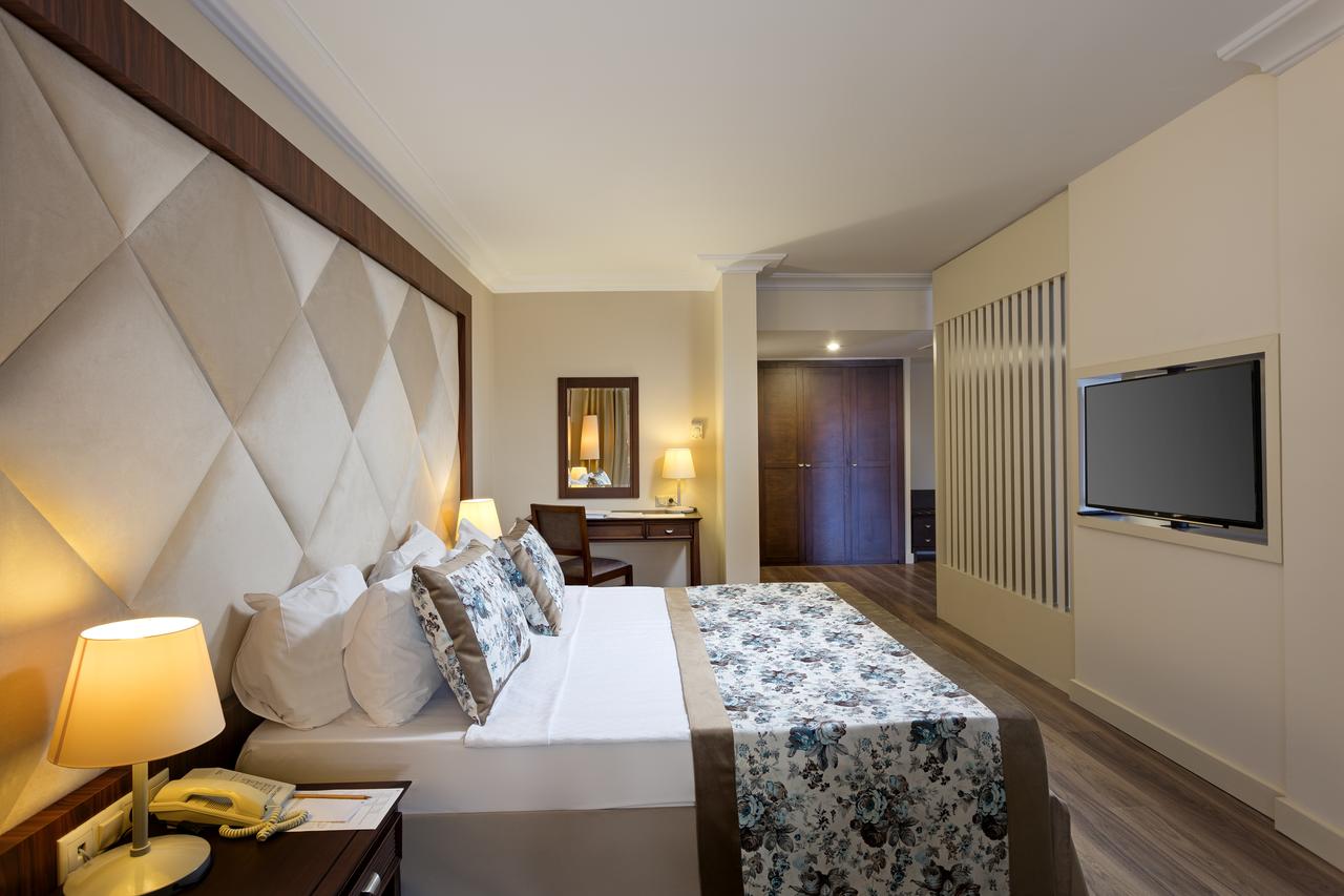 Seven Seas Hotel Life