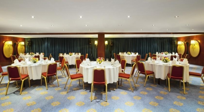 Golden Tulip Sharjah 2*