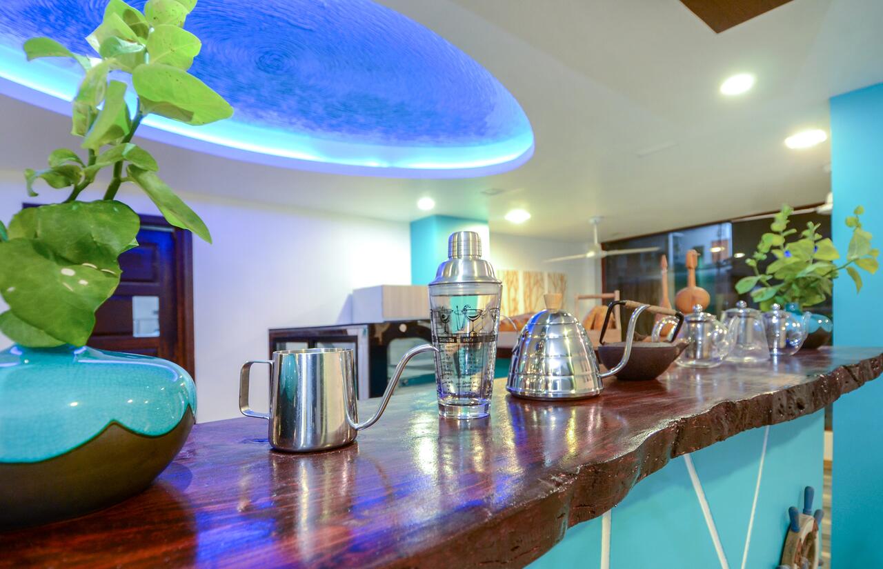 Отель Aquzz Inn Maafushi 3*  Акузз Ин Маафуши Beachwood Hotel & Spa Maldives